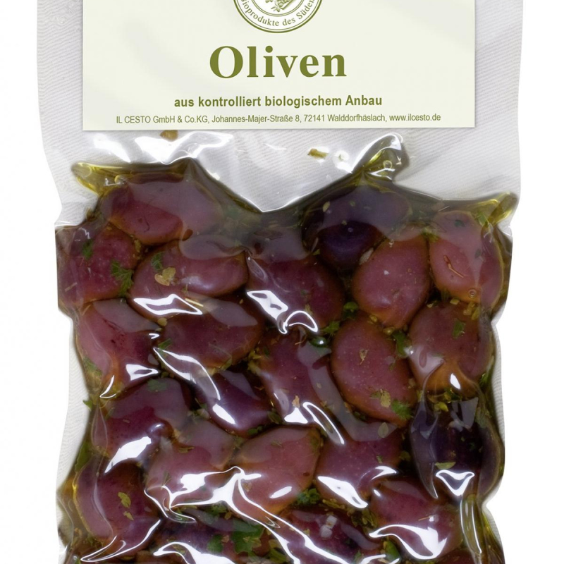 Quinoa-Salat mit Bohnen und Oliven