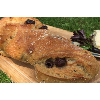 Wurzelbrot mit Oliven und Kräutern